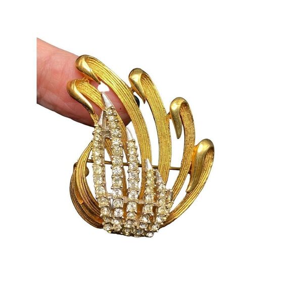 Vintage Gold tone rhinestone floral wispy pin brooch strong clasp - Picture 6 of 8
